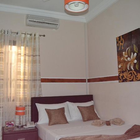 Green Lodge Kinshasa Bagian luar foto